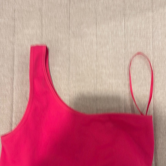 Pink One-Shoulder Women's Seamless Garage Top - Picture 5 of 9